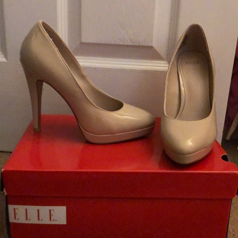 Elle nude heels